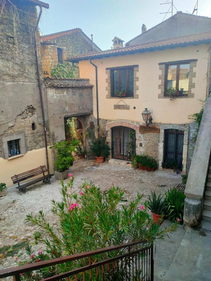Hotel Il Cortile Del Castello Capena Exterior foto
